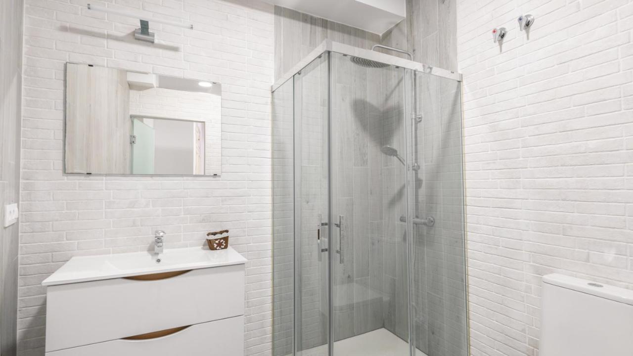 Guesthouse Room & Studio Seville La Flamenka Екстериор снимка