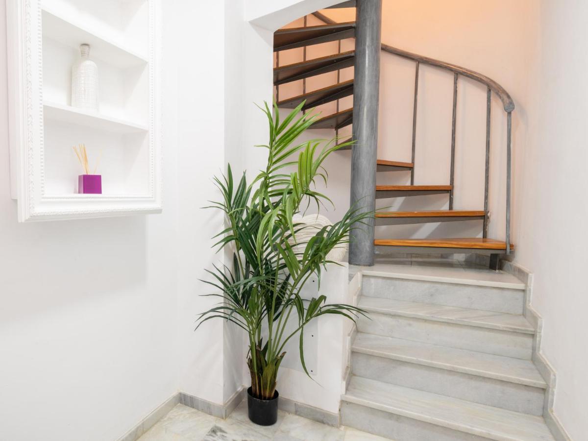 Guesthouse Room & Studio Seville La Flamenka Екстериор снимка