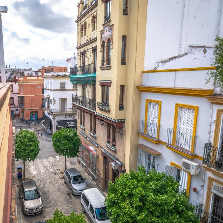 Guesthouse Room & Studio Seville La Flamenka Екстериор снимка
