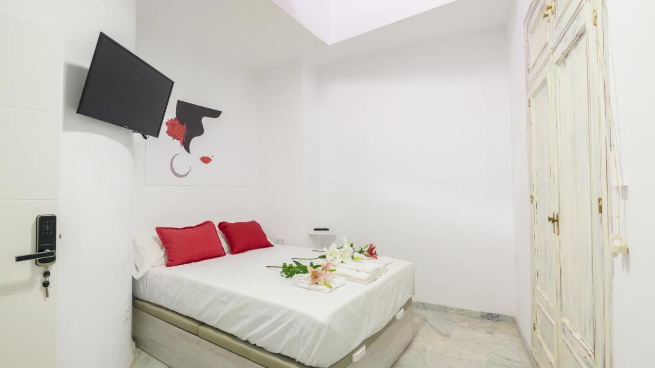 Guesthouse Room & Studio Seville La Flamenka Екстериор снимка