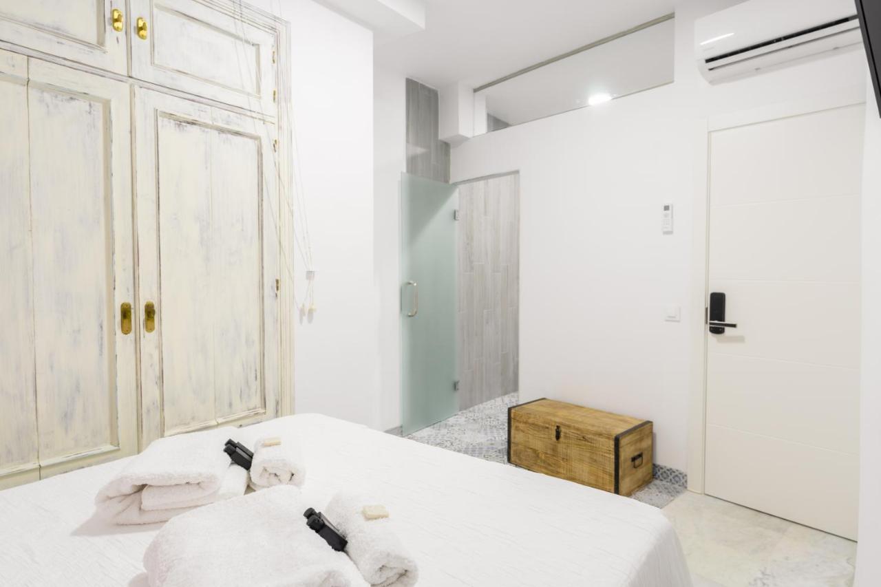 Guesthouse Room & Studio Seville La Flamenka Екстериор снимка