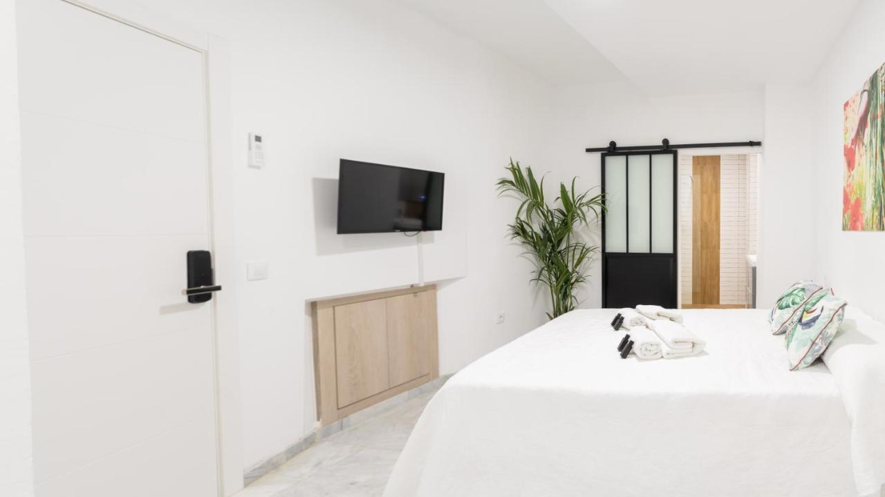 Guesthouse Room & Studio Seville La Flamenka Екстериор снимка
